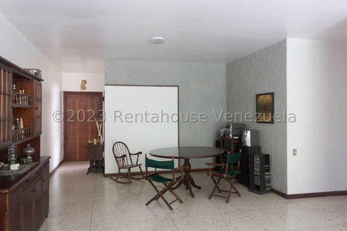 23-33854 Bello Apartamento Para Remodelar En Venta