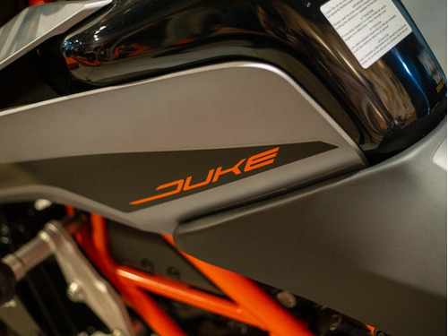 Imagen 15 de 25 de Ktm Duke 390 Gris Usado Seleccionado