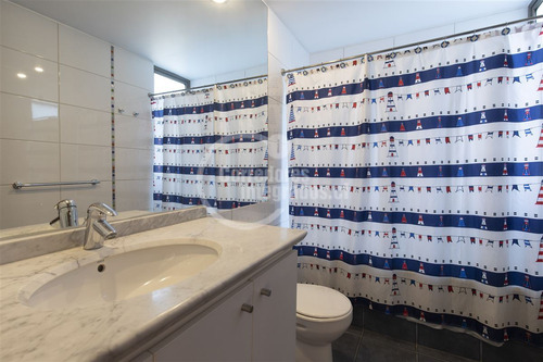 Casa En Arriendo De 5 Dorm. Golf De Manquehue