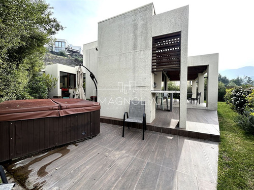Casa En Venta De 6 Dorm. En Lo Barnechea
