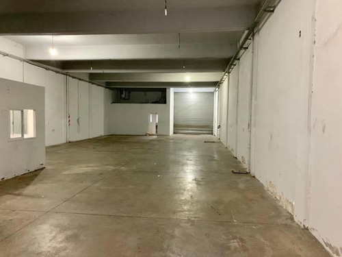 Imagen 5 de 30 de Importante Galpón, Con 4 Departamentos A Estrenar.