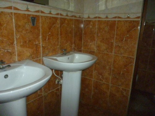 Francisco Rojas Norscia Rentahouse, Vende Local Comercial A Pie De Calle En Pleno Centro De Barquisimeto, Ideal Para Almacen O Tienda, 2 3 - 1 6 5 9 , Invierte Ahora Con Rentahouse, Ubicacion Ideal!!