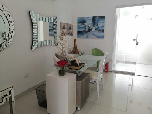 Local Comercial En Alquiler De 35 M2 En El Ens. Quisqueya, 3er Nivel