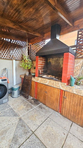 Se Vende Casa 4d+4b+2est. Barrio Las Encinas, Maipu.