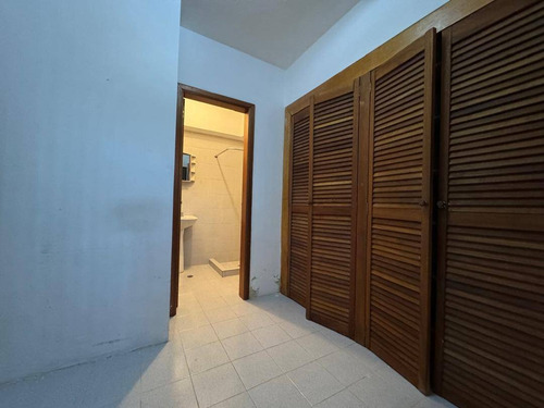 Venta De Apartamento, Altos De Guataparo, Edificio La Defense Cod 271147