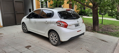 Peugeot 208 Allure 1.6 Touchscreen 5 Puertas Modelo 2015
