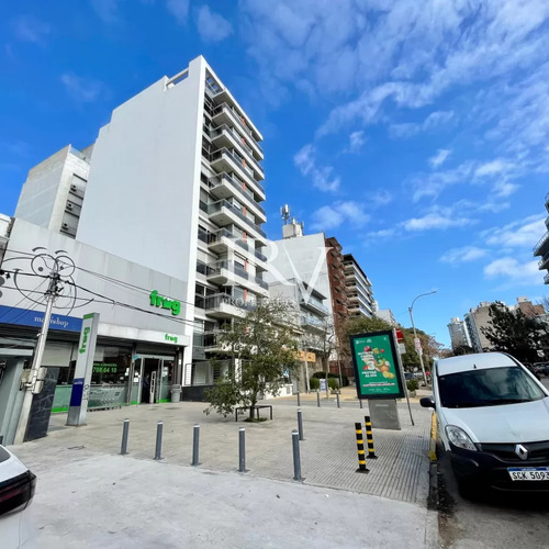 Venta Apartamento 1dorm. Aire Acond. Gimnasio. Parrill. Piscina.