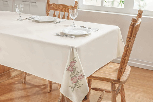 Toalha De Mesa Primavera 2,20m X 1,40m Em Tergal Bordada Cor Palha/rosa