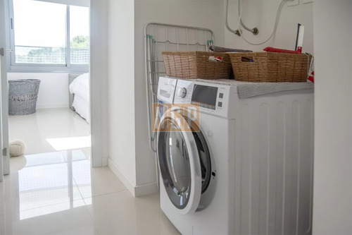 Apartamento En Venta En Torre Esmeralda De 3 Dormitorios , En Punta Del Este