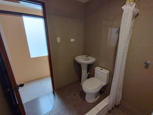 Imagen 6 de 12 de Alquilo Habitación Con Baño Propio Cerca Al Aeropuerto - Smp A S/ 380.00 Mensual