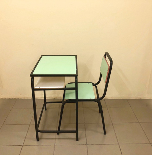 Imagem 1 de 4 de Carteira E Cadeira Escolar Conjunto Lousa Multi Lamin. Verde