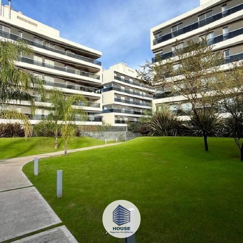 Departamento De 2 De Dorm. En Venta En Condominio Summum Con Cochera
