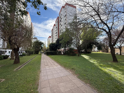 Venta De Departamento 3 Ambientes A Metros Del Centro De Wilde, Excelente Ubicacion.