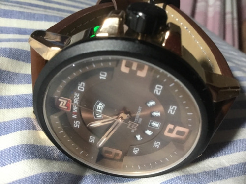 Relógio Naviforce, Fundo Marrom, Calendário Triplo. Novo.