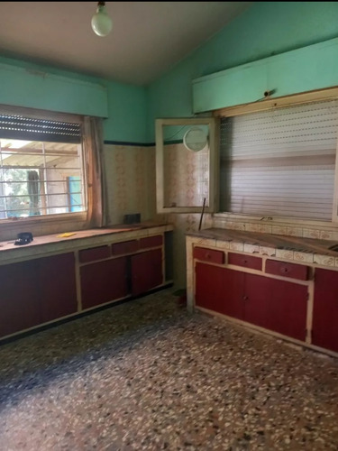Vende Preciosa Casa 2 Dorm, Amplio Terreno Y Local Comercial