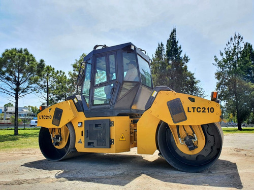Imagen 2 de 6 de Rodillo Compactador Doble Tambor Liso Lutong Ltc210 (10 Tns)