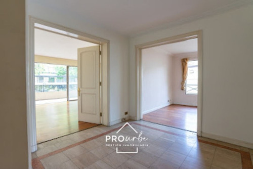 Departamento En Venta De 4 Dorm/190 M2/sector Golf/esc.milit