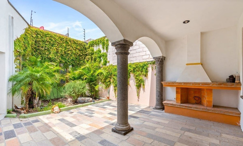 Casa En Venta En San Miguel De Allende: La Cañada Un Piso Y Estilo Colonial