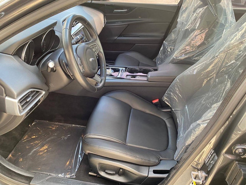 Jaguar Xe 2.0 16v Si4 Turbo Gasolina Pure 4p Automático