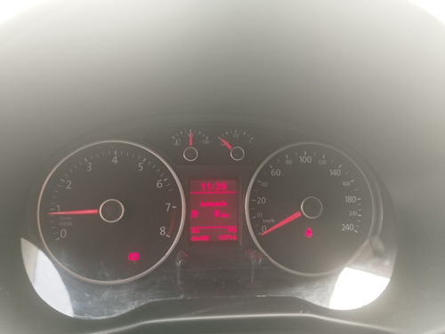 Imagen 9 de 15 de Vw Voyage Trend, Verde O, 2016, 66000kms