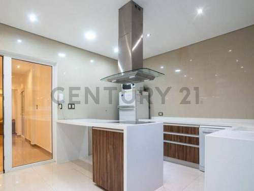 Venta Ph 3 Ambientes Con Patio Y Cochera/local En Zona Residencial De Lomas De Zamora.