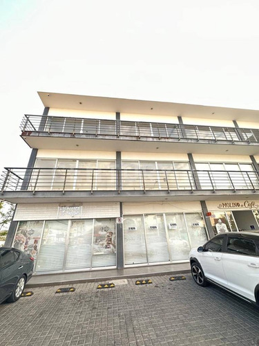 Se Vende Local Comercial Sobre Av Aviacion ! Excelente Ubicación !