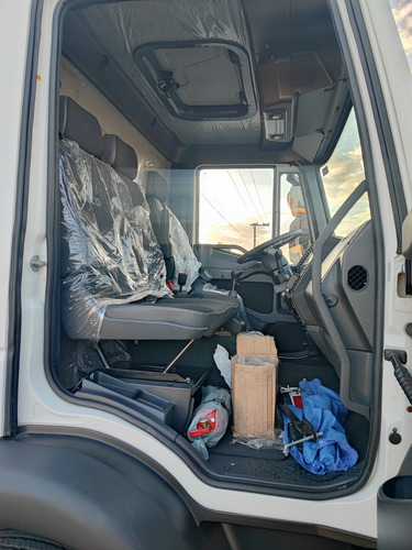 Iveco Tector 170e21 Ano 2022 Cesto Aéreo Outher Side Isolado