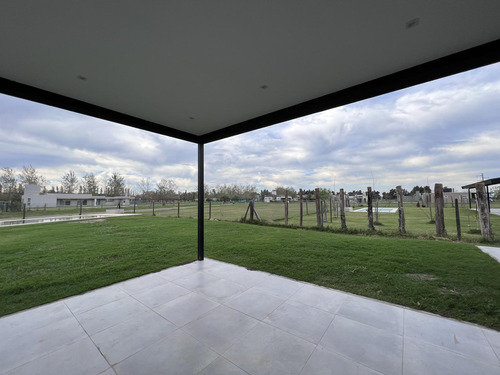 Casa De Tres Dormitorios En Suite - Venta - Calidad Premium Y Pileta - Haras De Funes