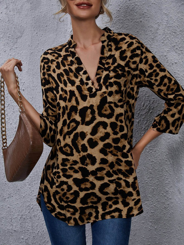 Blusa Con Estampado De Leopardo De Cuello V