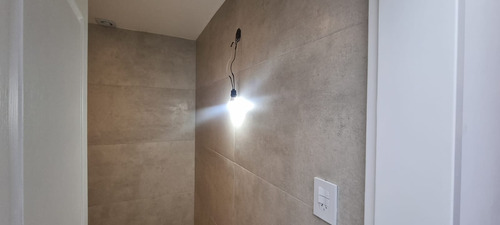 En Venta En Caseros Casa De 3 Ambientes Al Frente Totalmente A Nuevo F: 9711