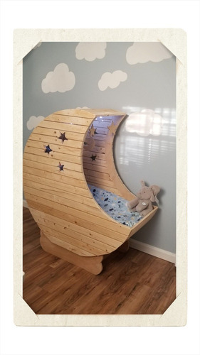 Cuna De Bebe En Madera  Con Forma De Luna