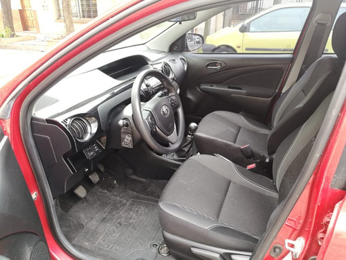 Toyota Etios Xs 1.5 6m/t Sedan 4 Puertas 2017