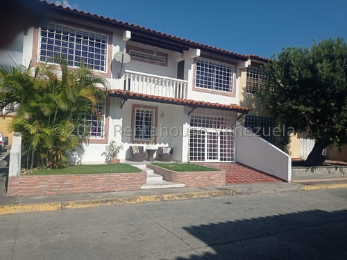 Renta House Lara Vende Hermosa Casa Dúplex Amoblada Zona Este #ev;