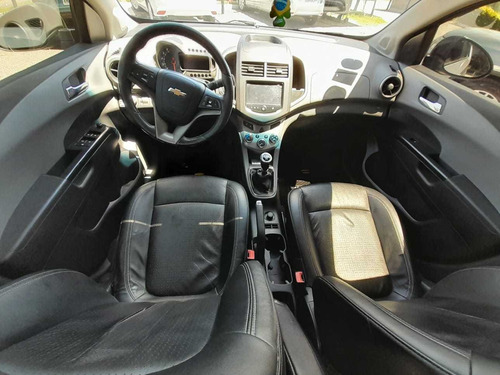 Imagen 10 de 13 de Chevrolet Sonic 1.6 4 Ptas Ltz 2013