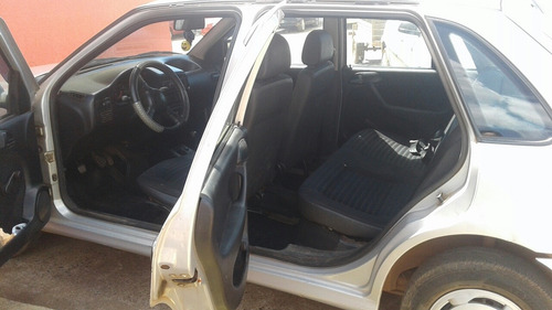 Imagem 2 de 3 de Volkswagen Gol 2005