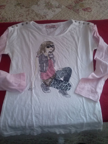 Polera Blanca Con Mangas Rosadas Talla M