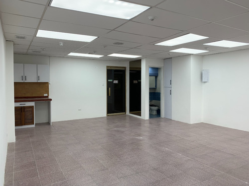 Oficina Para Alquiler En Santa Paula #2383