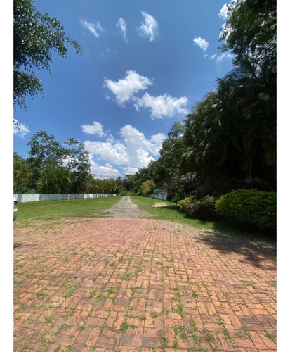 Alquilo Terreno 15.000m2 La Guairita 6011