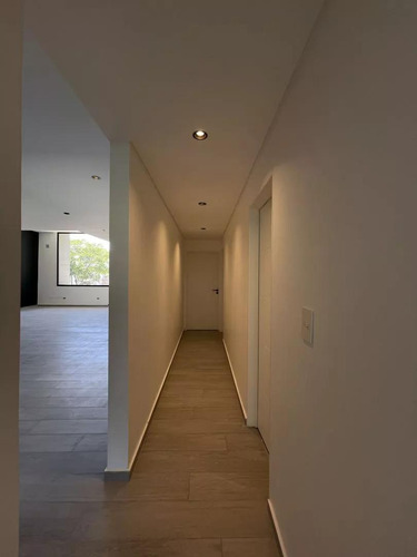 Casa En Venta - 3 Dormitorios 4 Baños - 508mts2 - Benavidez