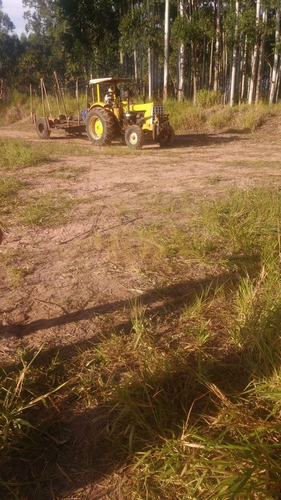 Imagem 2 de 3 de Trator Cbt