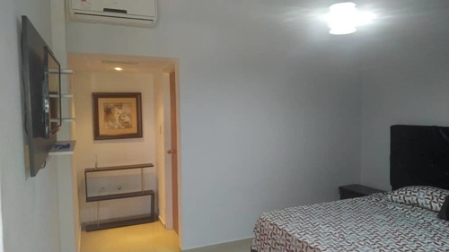 Imagen 6 de 14 de Hermoso Townhouse Totalmente Remodelado De Oportunidad