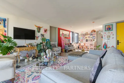 Penthouse Dúplex Con Vista Despejada En Moderno Ed...