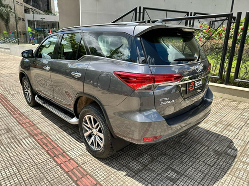 Toyota Hilux SW4 2.8 SRX 4X4 7 LUGARES 16V TURBO INTERCOOLER DIESEL 4P AUTOMÁTICO