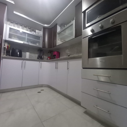 Townhouse En Urbanización Milagro Villas