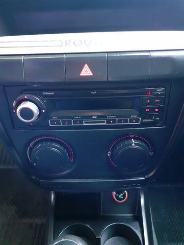 Imagem 14 de 15 de Volkswagen Fox 2009 1.0 Vht Route Total Flex 5p
