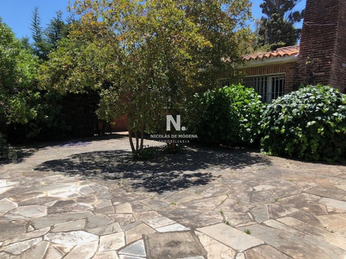 Hermosa Casa En Venta En Zona De Playa Mansa.- Ref: 3522