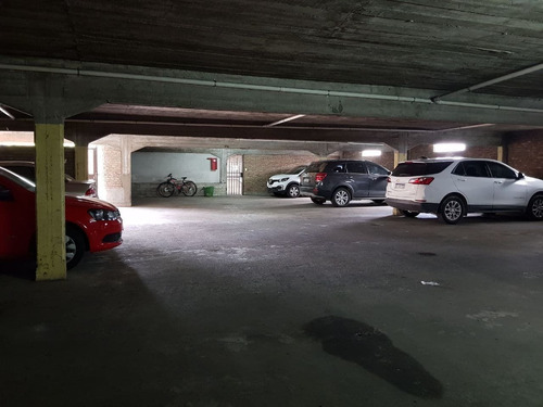 Imagen 3 de 7 de Cochera En Venta En Moreno 1800
