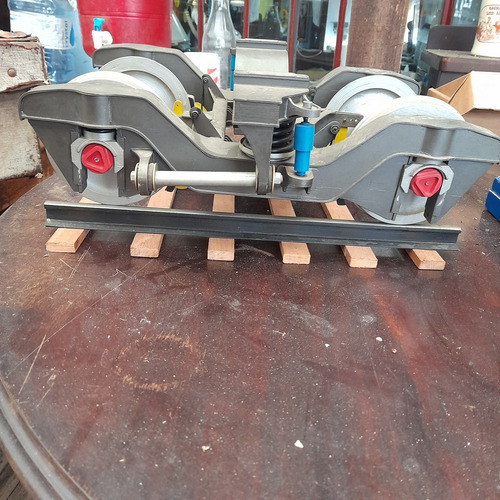 Imagem 2 de 9 de Trem Locomotiva Maquete Grande De Truque De Vagão Com 37 Cm