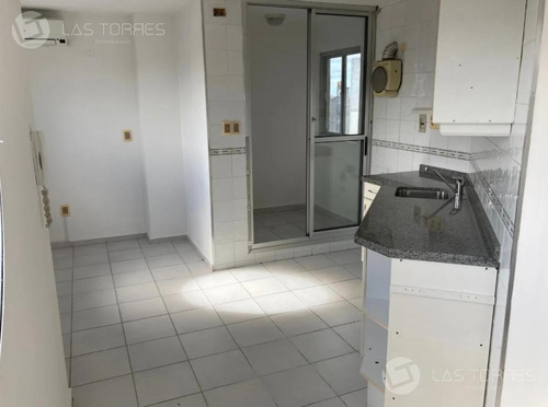 Imagen 5 de 10 de Apartamento - Tres Cruces - Viv U Oficina, Piso Alto, Sin Gc