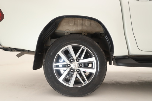 Imagen 18 de 20 de Toyota Hilux Srx 2.8 Dc 4x2 At